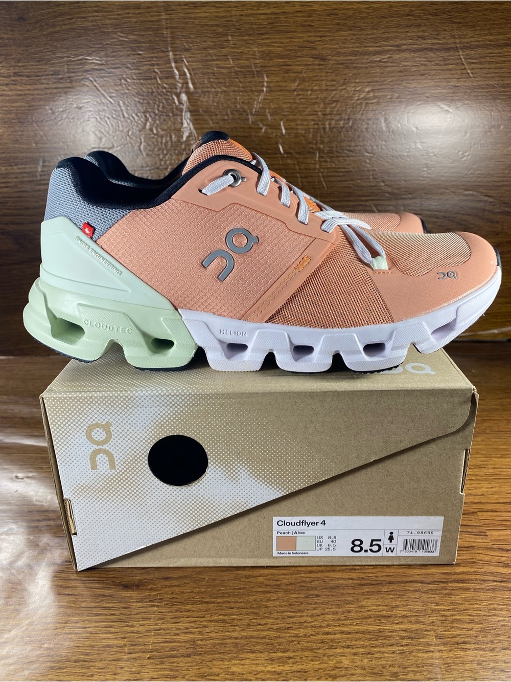 On Cloudflyer women’s shoe size 8.5